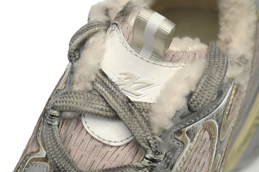 Balenciaga Runner Sneaker Champagne ice velvet